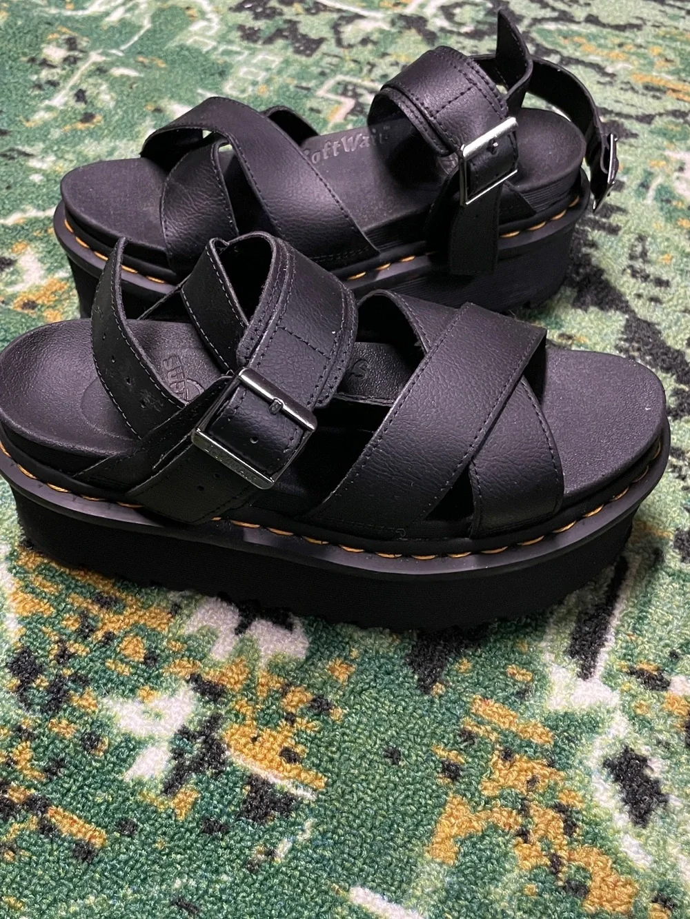Dr. Martens Voss II sandals in black us 6
